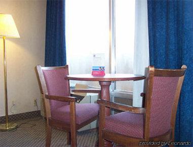 Knights Inn Overland Park Mission Стая снимка