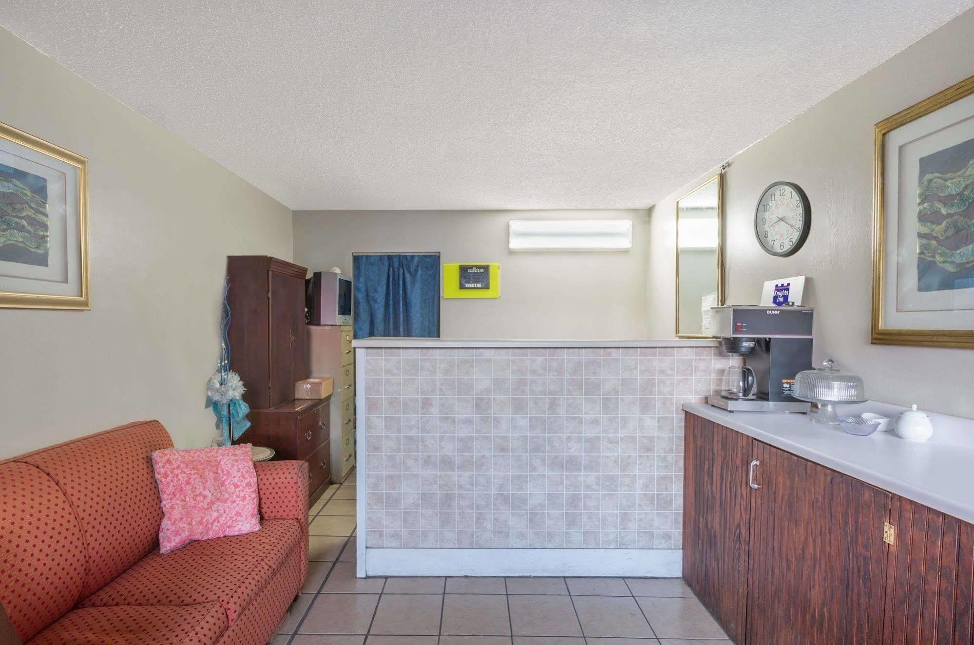 Knights Inn Overland Park Mission Екстериор снимка