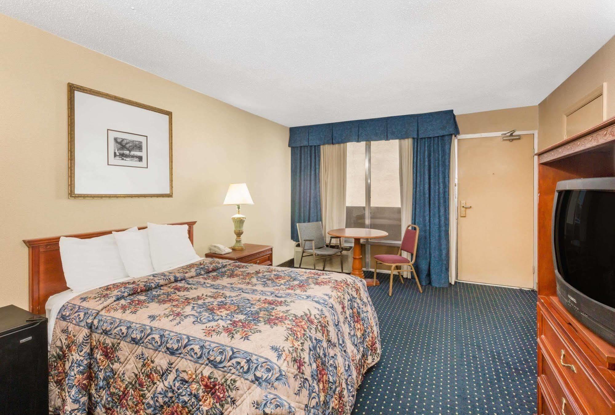 Knights Inn Overland Park Mission Екстериор снимка