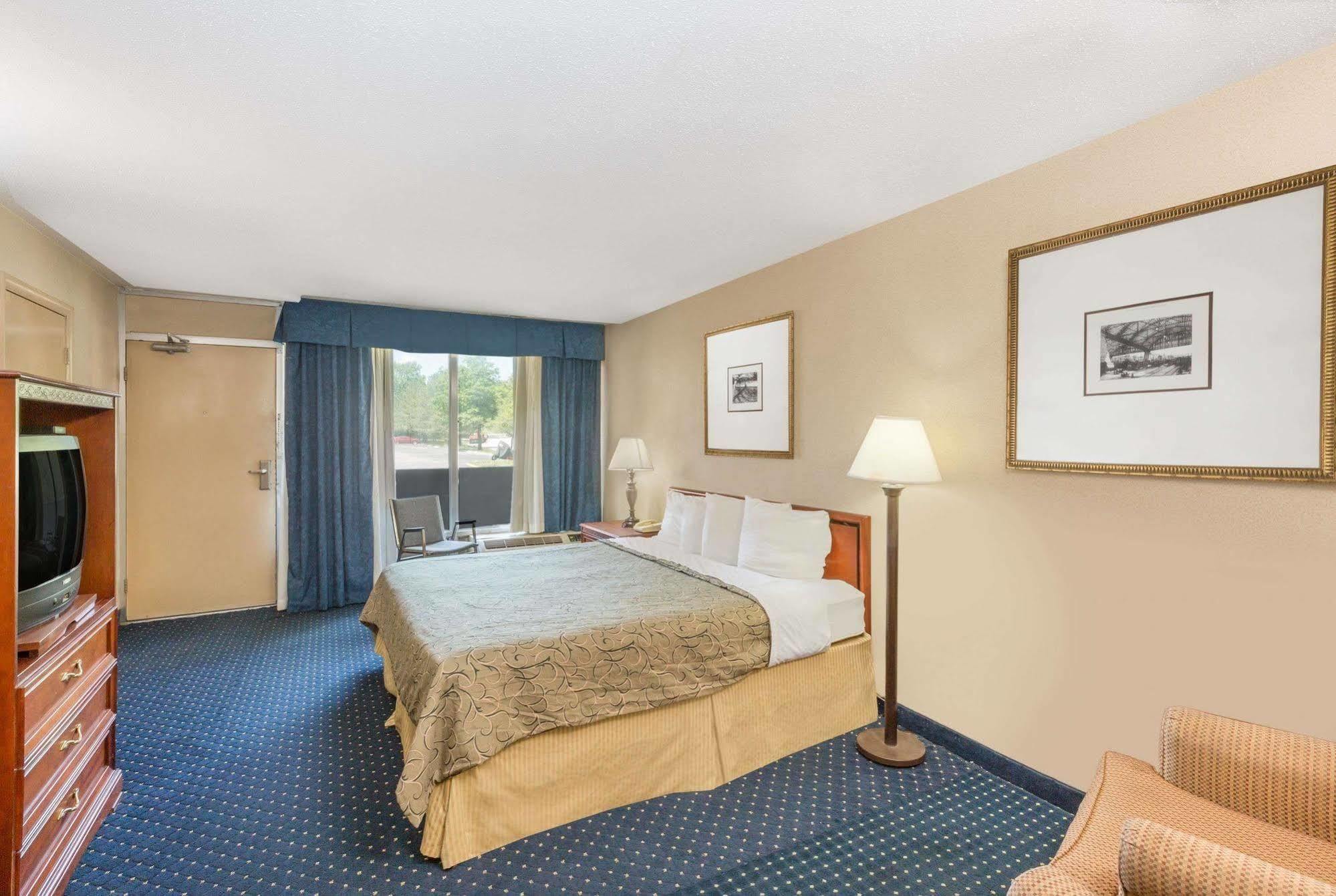 Knights Inn Overland Park Mission Екстериор снимка
