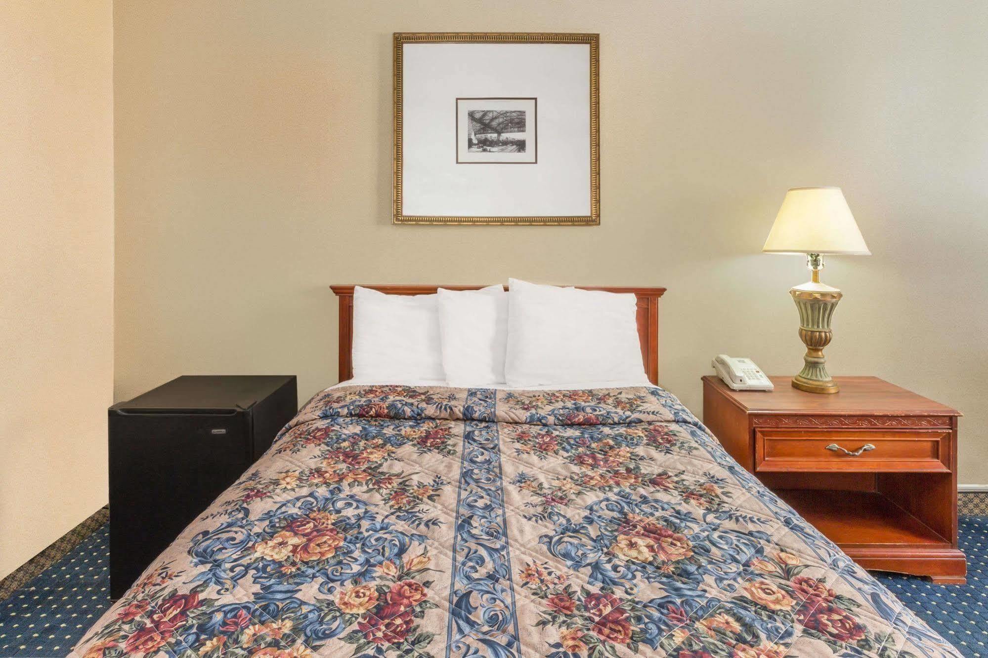 Knights Inn Overland Park Mission Екстериор снимка