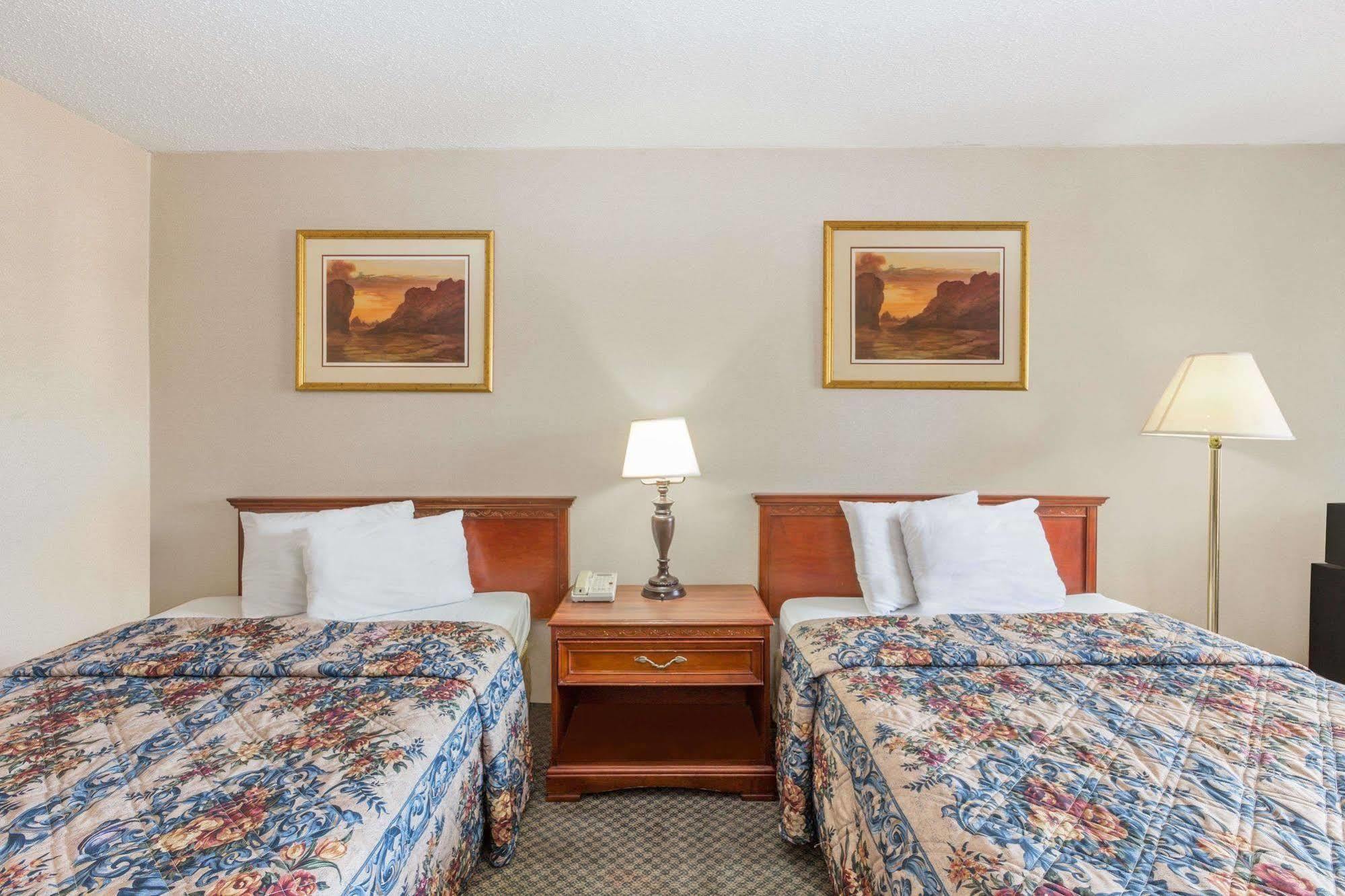 Knights Inn Overland Park Mission Екстериор снимка